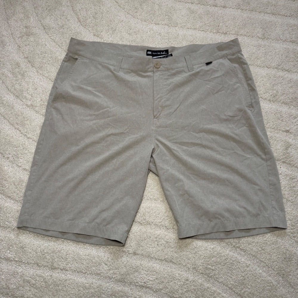 TravisMathew Beck Golf Shorts Mens 40 Khaki Tan Stretch Performance Lifestyle